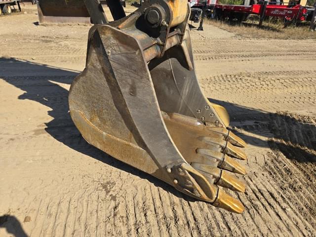 Image of Hyundai HX300L equipment image 1