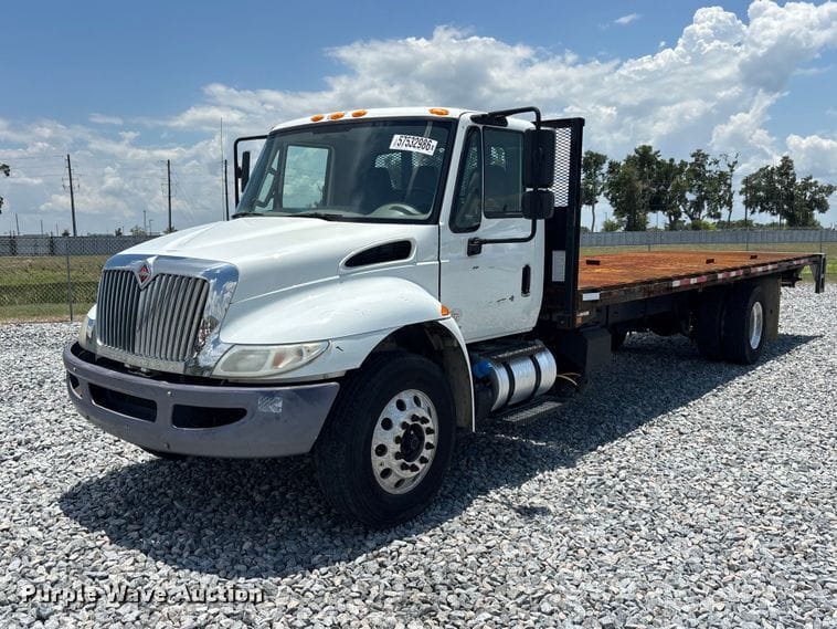 2019 International 4300 Equipment Image0