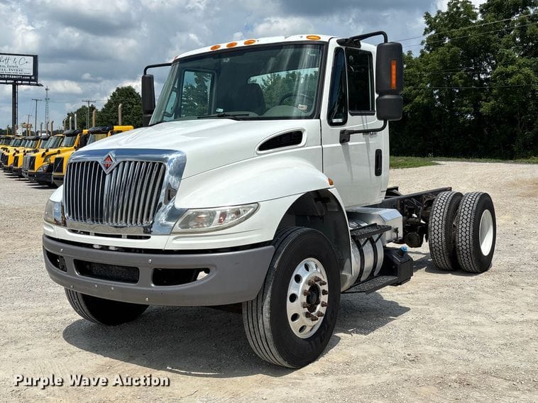 2019 International 4300 Equipment Image0