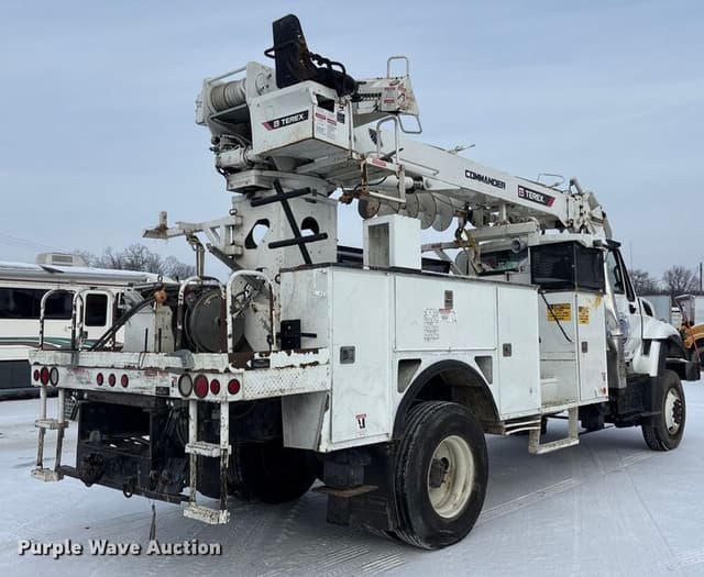 Image of International 7300 SFA equipment image 4