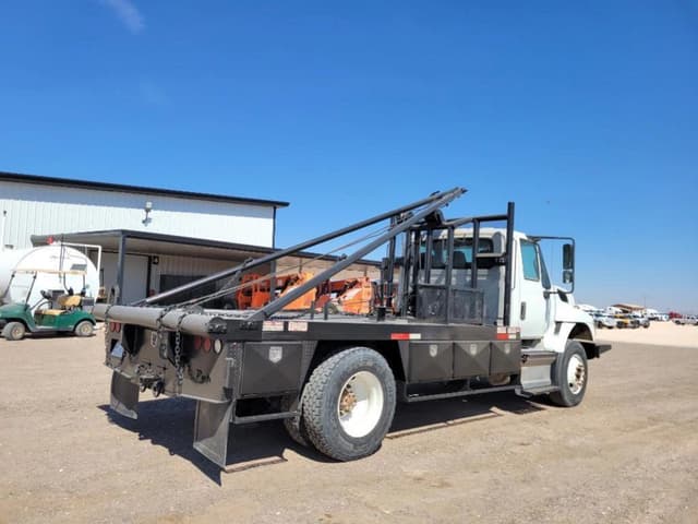 Image of International 7300 equipment image 4