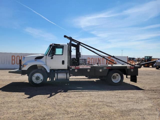 Image of International 7300 equipment image 1