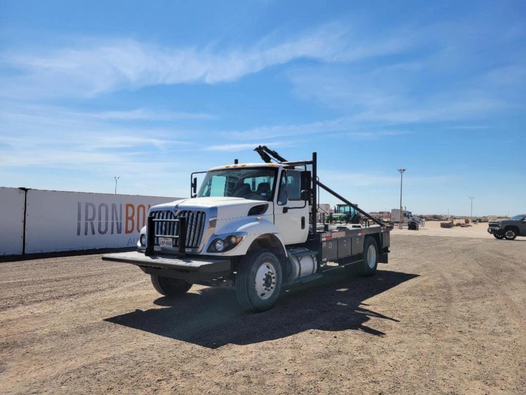 2019 International 7300 Equipment Image0