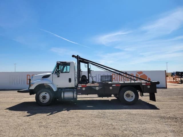 Image of International 7300 equipment image 1