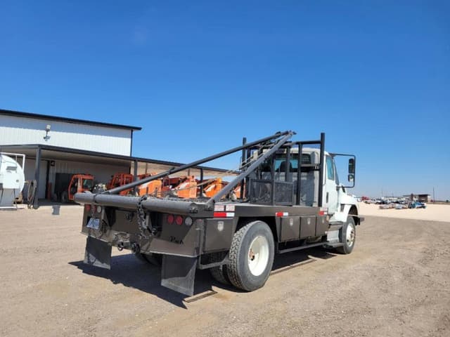 Image of International 7300 equipment image 4