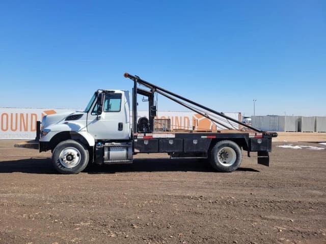 Image of International 7300 equipment image 1