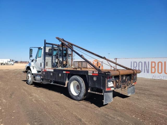 Image of International 7300 equipment image 2