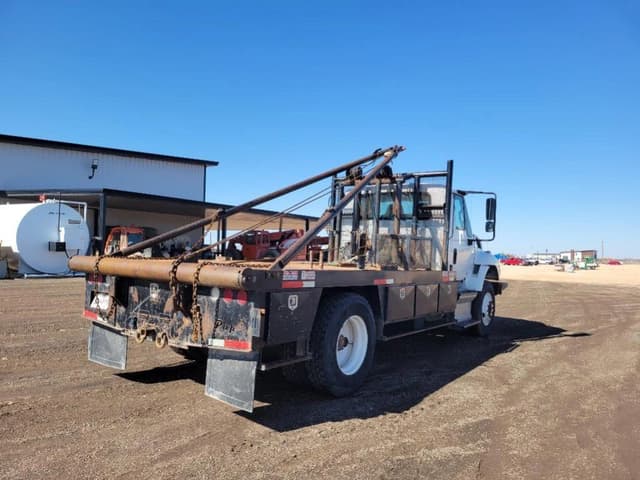 Image of International 7300 equipment image 4