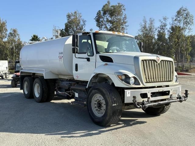 Image of International 7400 SBA equipment image 1