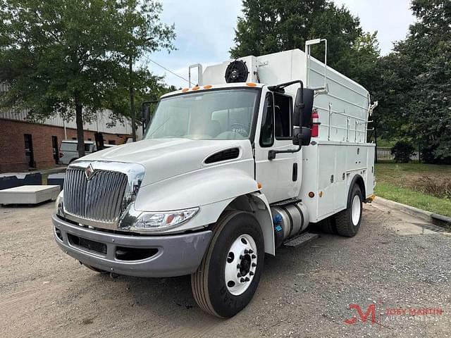 Image of International 4300 equipment image 3