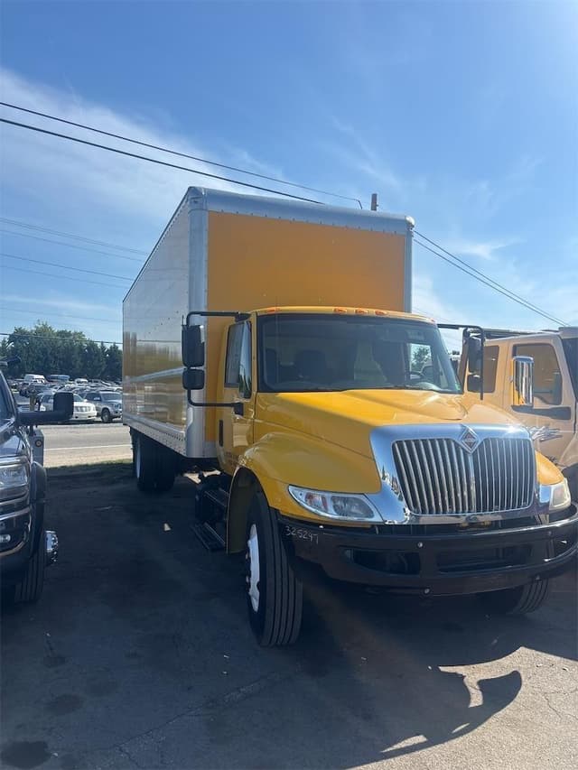 Image of International Durastar 4300 equipment image 2