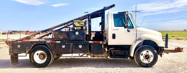 Image of International Durastar 4300 equipment image 3