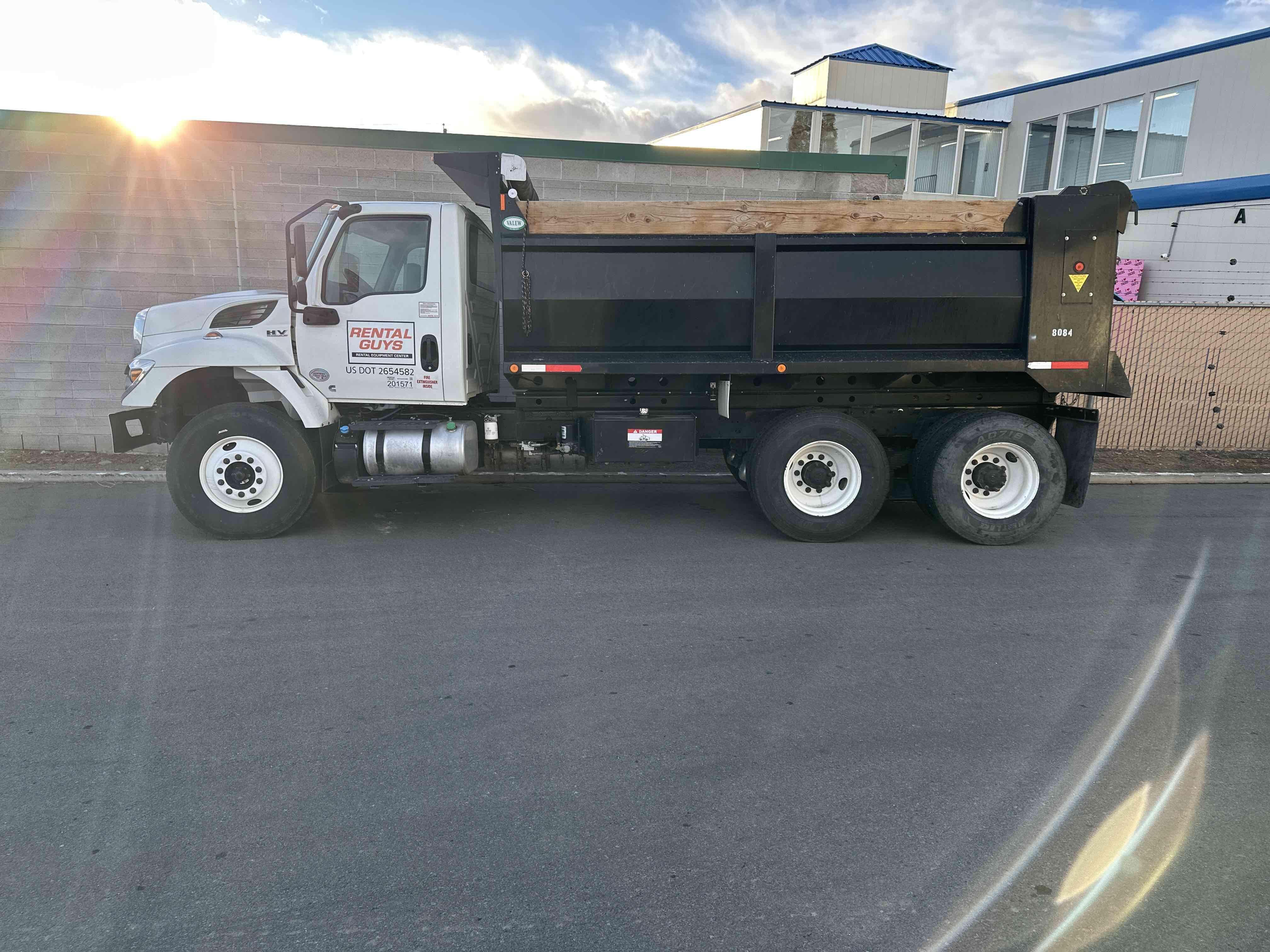 2019 International HV607 Equipment Image0