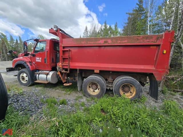 Image of International HV613 equipment image 1