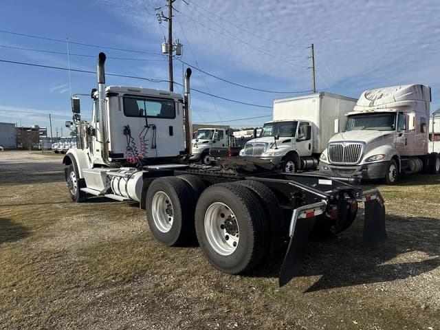 Image of International HX equipment image 3