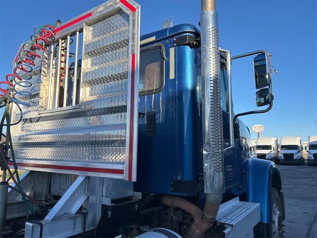 Image of International HX equipment image 4