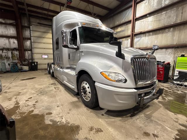 Image of International LT equipment image 2