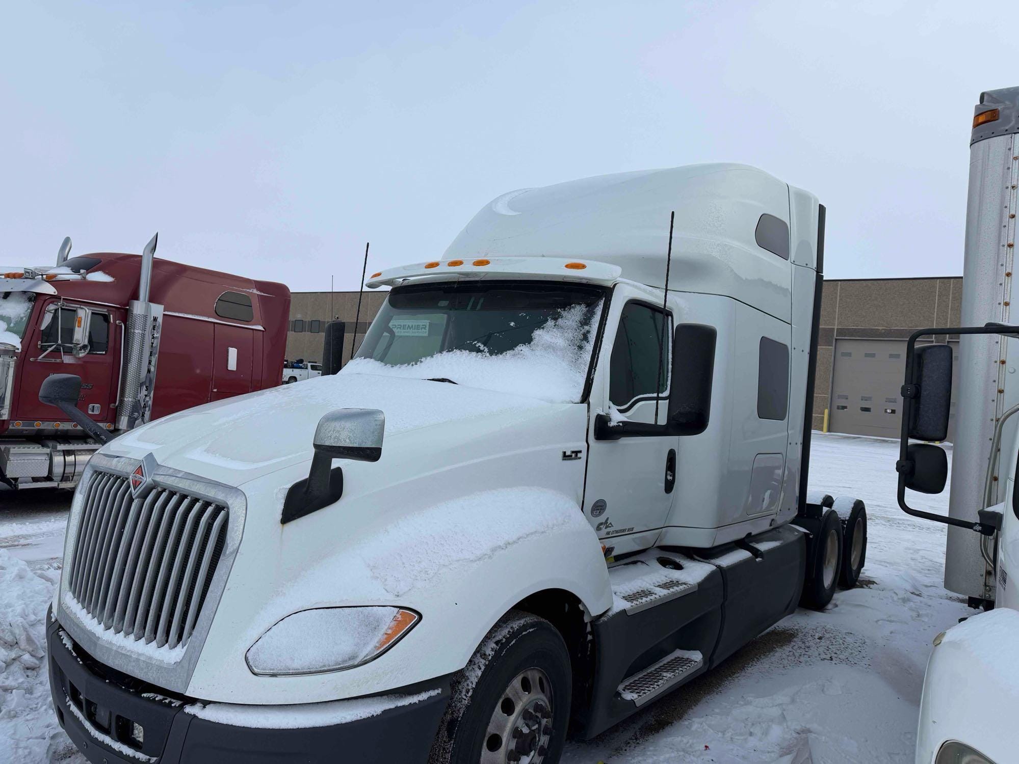 2019 International LT625 Equipment Image0