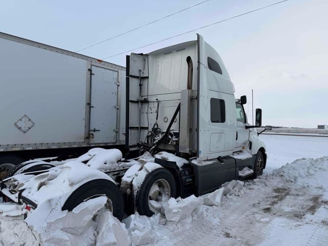 Image of International LT625 equipment image 3