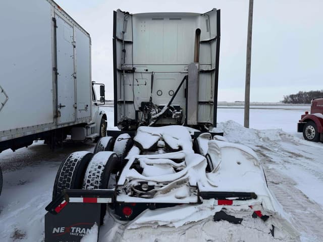 Image of International LT625 equipment image 2