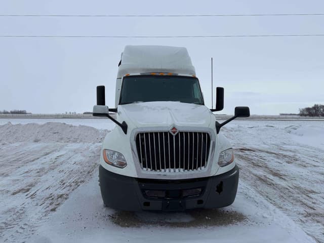 Image of International LT625 equipment image 4