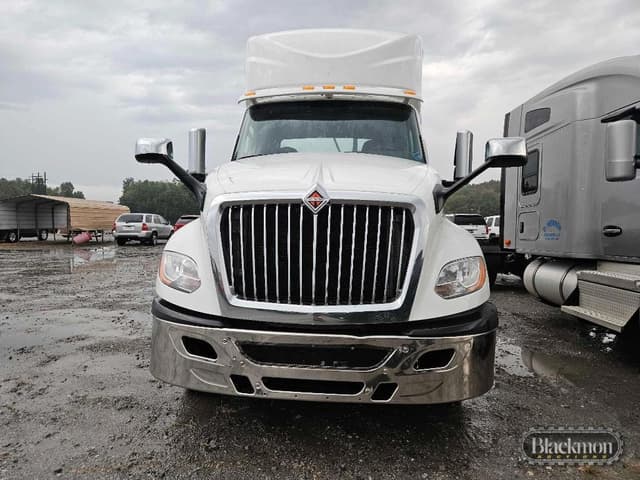 Image of International LT625 equipment image 1