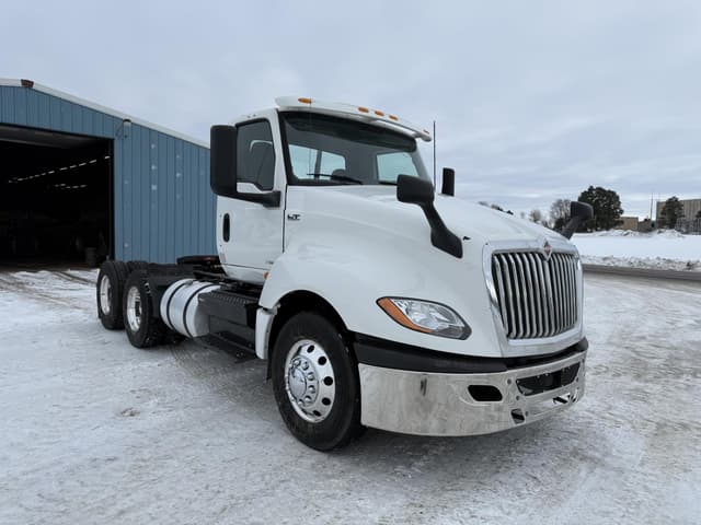 Image of International LT equipment image 2