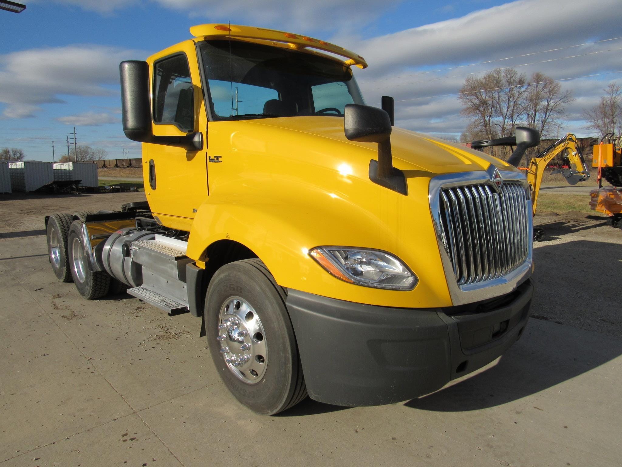 2019 International LT Equipment Image0