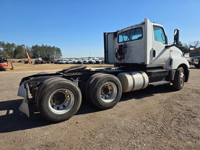 Image of International LT625 equipment image 3