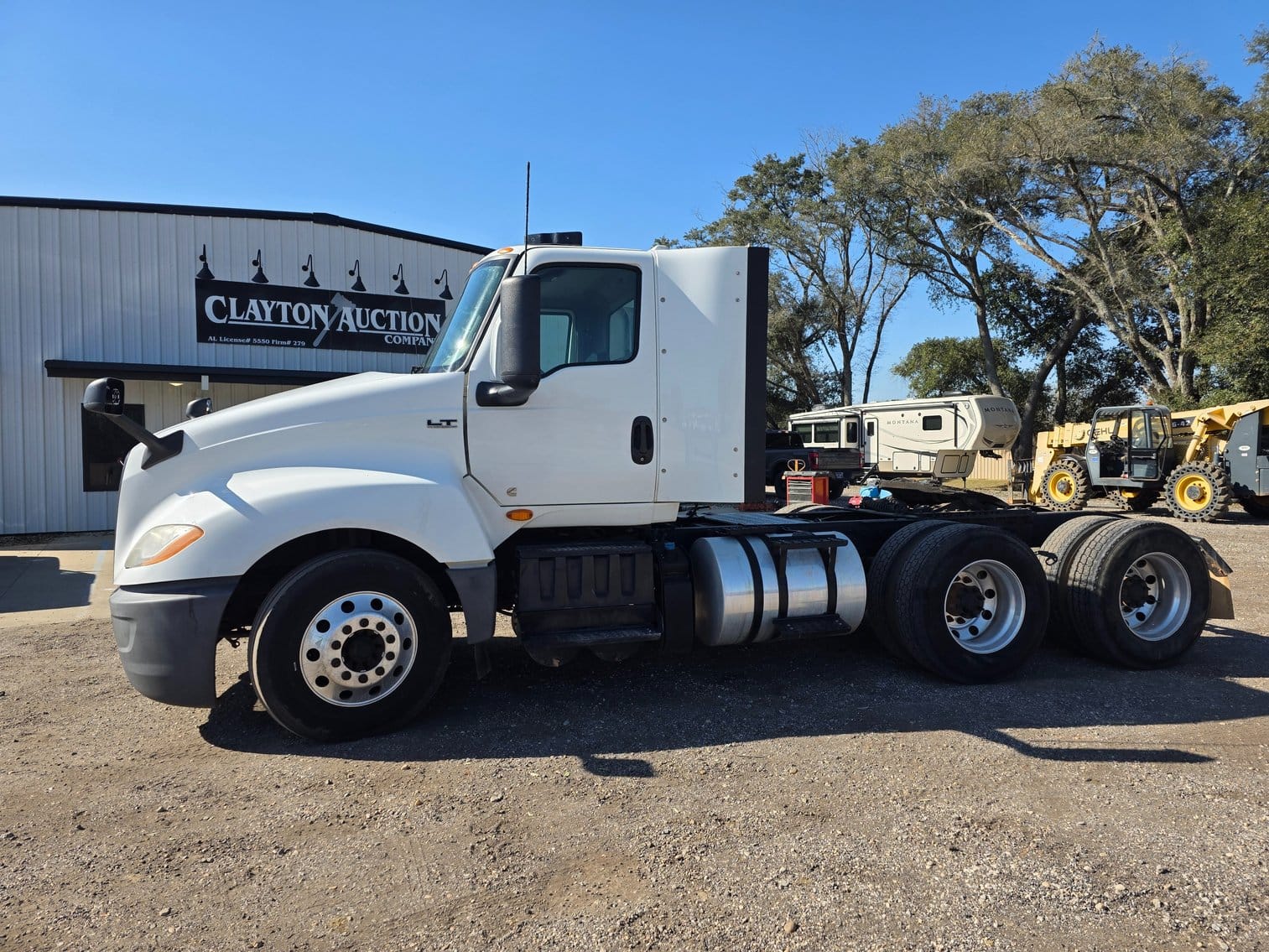 2019 International LT625 Equipment Image0
