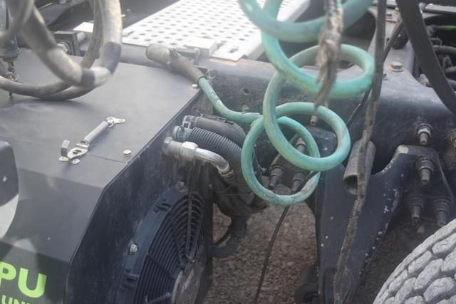 Image of International LT625 equipment image 4