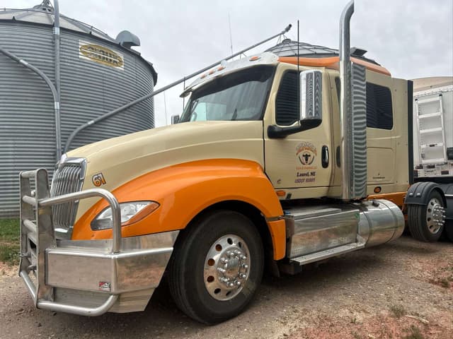 Image of International LT625 equipment image 1