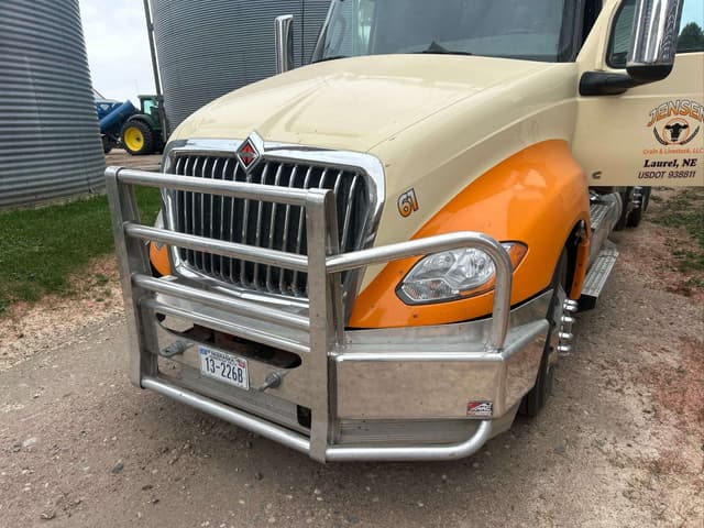 Image of International LT625 equipment image 3