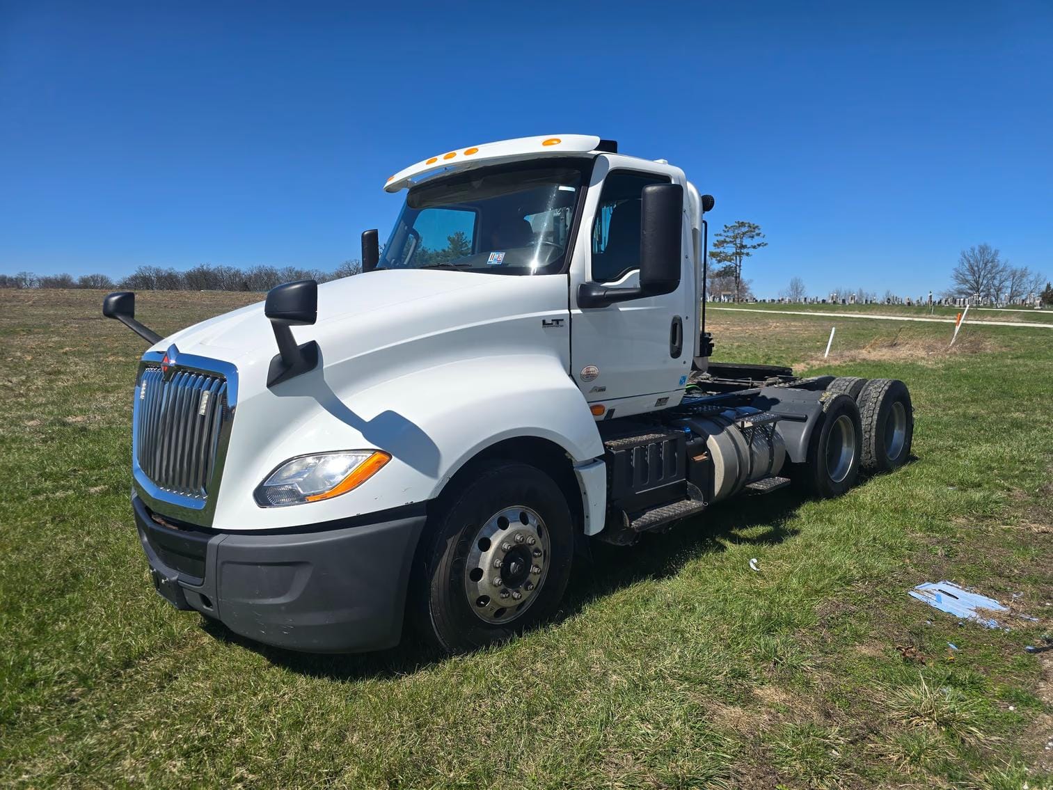 2019 International LT625 Equipment Image0