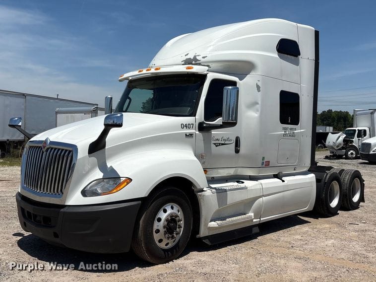 2019 International LT625 Equipment Image0