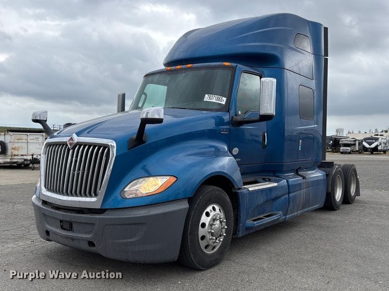 2019 International LT625 Equipment Image0