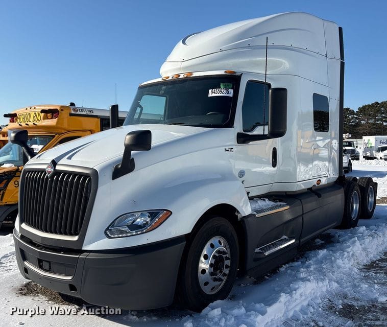 2019 International LT625 Equipment Image0