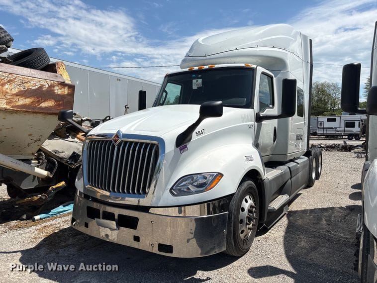 2019 International LT625 Equipment Image0