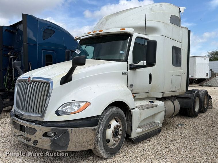 2019 International LT625 Equipment Image0