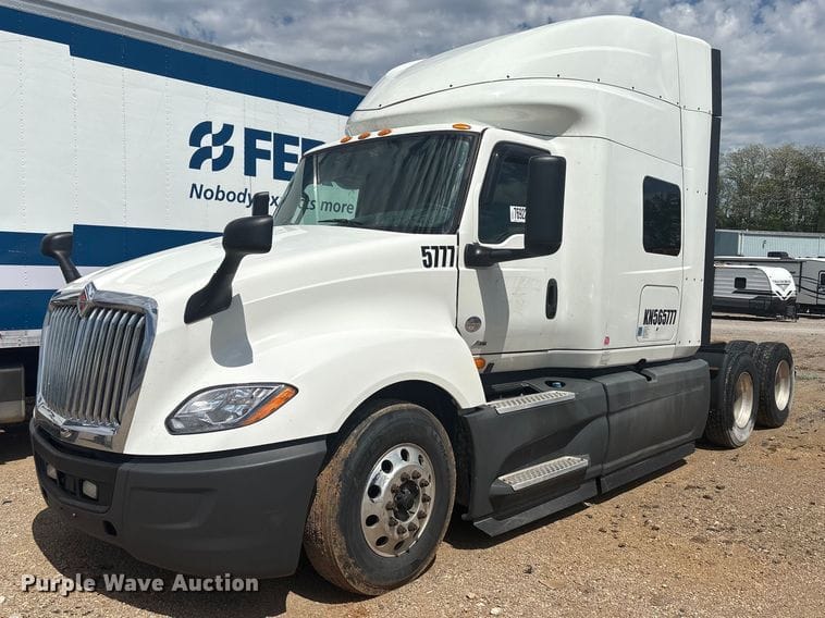 2019 International LT625 Equipment Image0