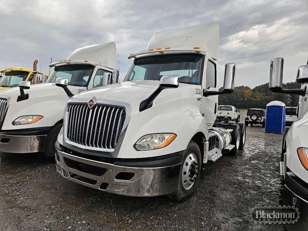 2019 International LT625 Equipment Image0