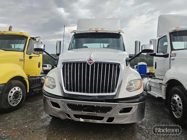 Image of International LT625 equipment image 1