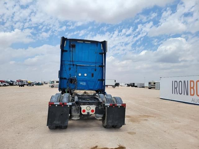 Image of International LT625 equipment image 3
