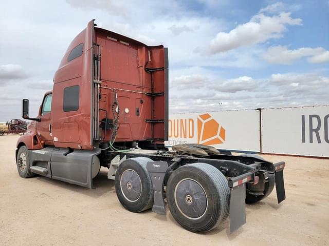 Image of International LT625 equipment image 2
