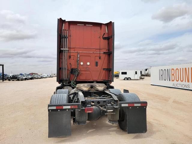 Image of International LT625 equipment image 3