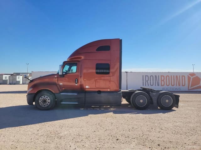 Image of International LT625 equipment image 1