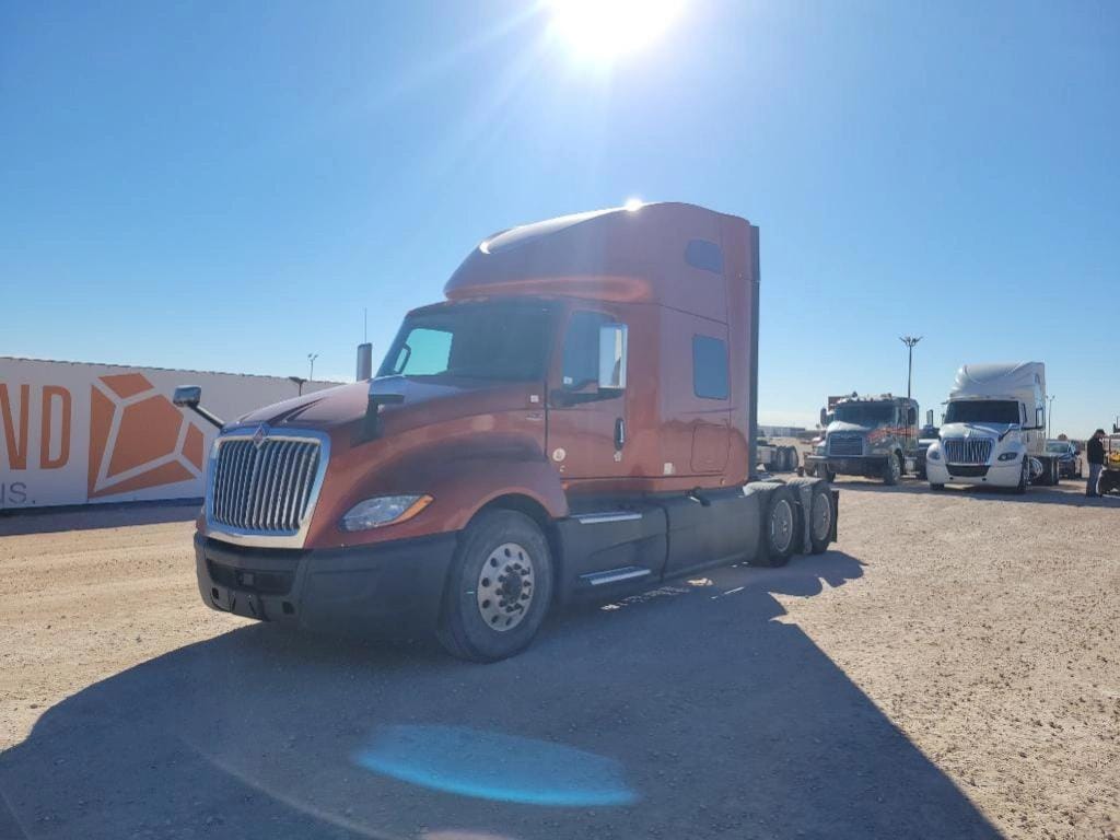 2019 International LT625 Equipment Image0