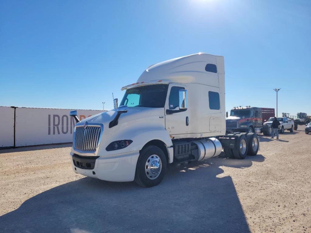 2019 International LT625 Equipment Image0