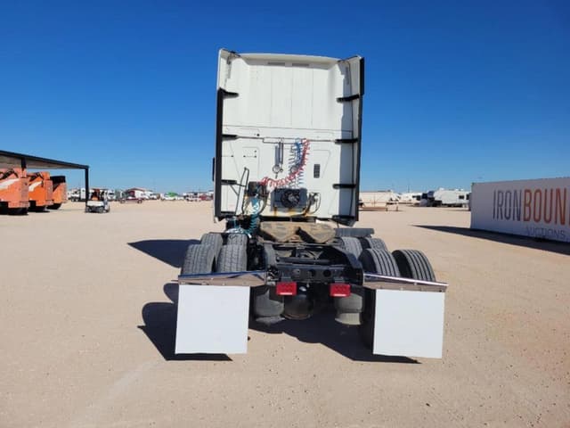 Image of International LT625 equipment image 3