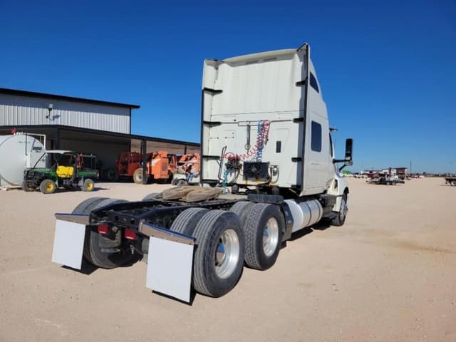 Image of International LT625 equipment image 4